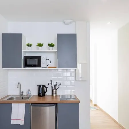 La Jument: Unique/ Magnifique Studio Avec Terrasse, Proche Des Facs Et Du Centre-ville Apartment