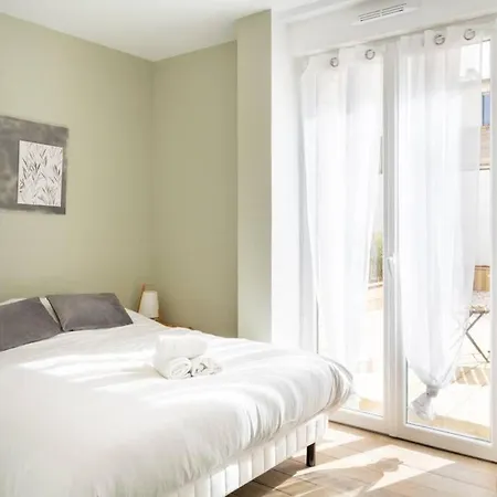 La Jument: Unique/ Magnifique Studio Avec Terrasse, Proche Des Facs Et Du Centre-ville Apartment Brest